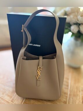 Saint Laurent Le 5 À 7 Supple Small Hobo Dusty Grey